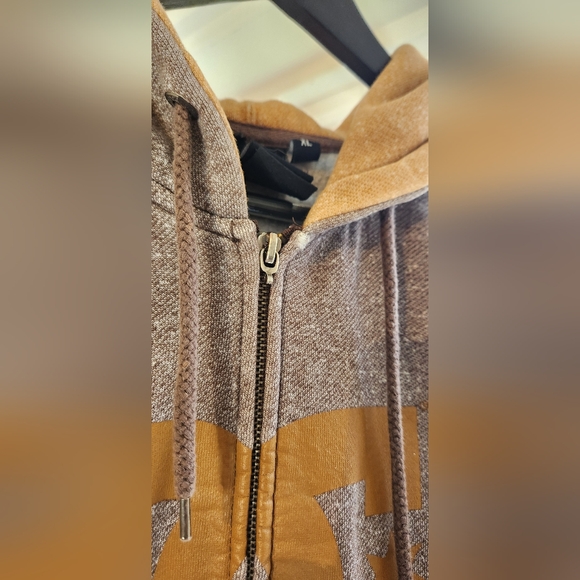 DC Zip-up Sweater - Picture 4 of 9